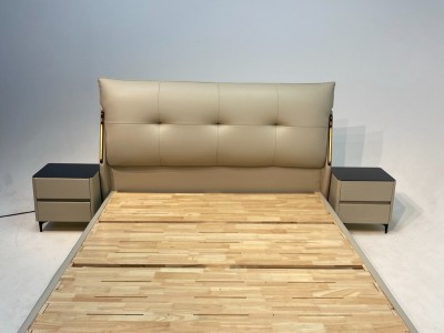 815#带灯 面料：生态真皮 颜色：珠白N-2 6×11公分全实木燕尾榫橡胶木床