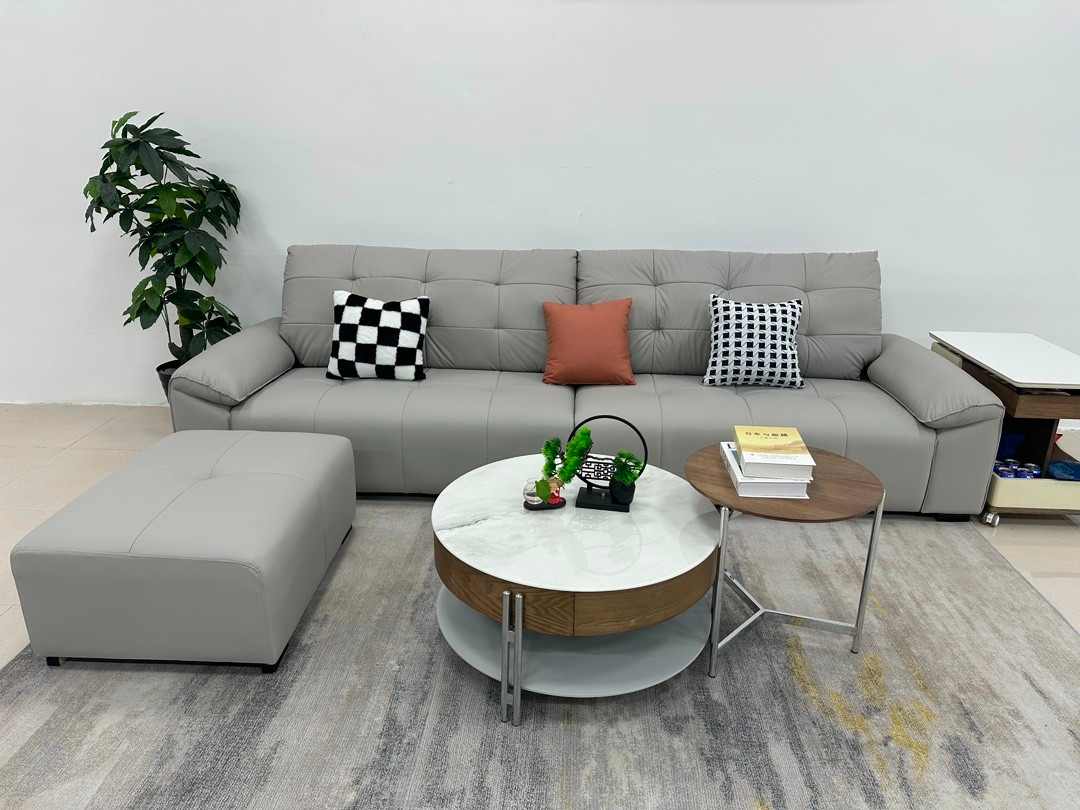 直排沙发，皮沙发，客厅沙发，最新特价款k35# 尺寸：3.1米加脚踏 颜色：浅灰色、咖色 材质：底架拉弹簧、猫抓皮、靠包公仔绵、高回弹海绵、固定靠包、一字型5分高木脚。(图1)