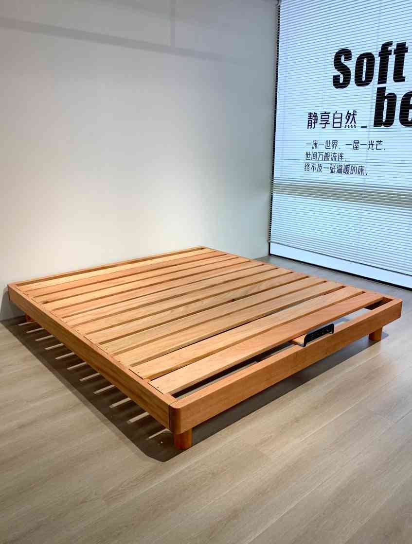 全胡桃木榻榻米 材质:胡桃木 颜色:原木色 备注:全胡桃木榻榻米,无贴皮,无辅材 擦拭木蜡油,自然纹理,安全环保,颜值高!(图2) 全胡桃木榻榻米 材质:胡桃木 颜色:原木色 备注:全胡桃木榻榻米,无贴皮,无辅材 擦拭木蜡油,自然纹理,安全环保,颜值高!(图2)