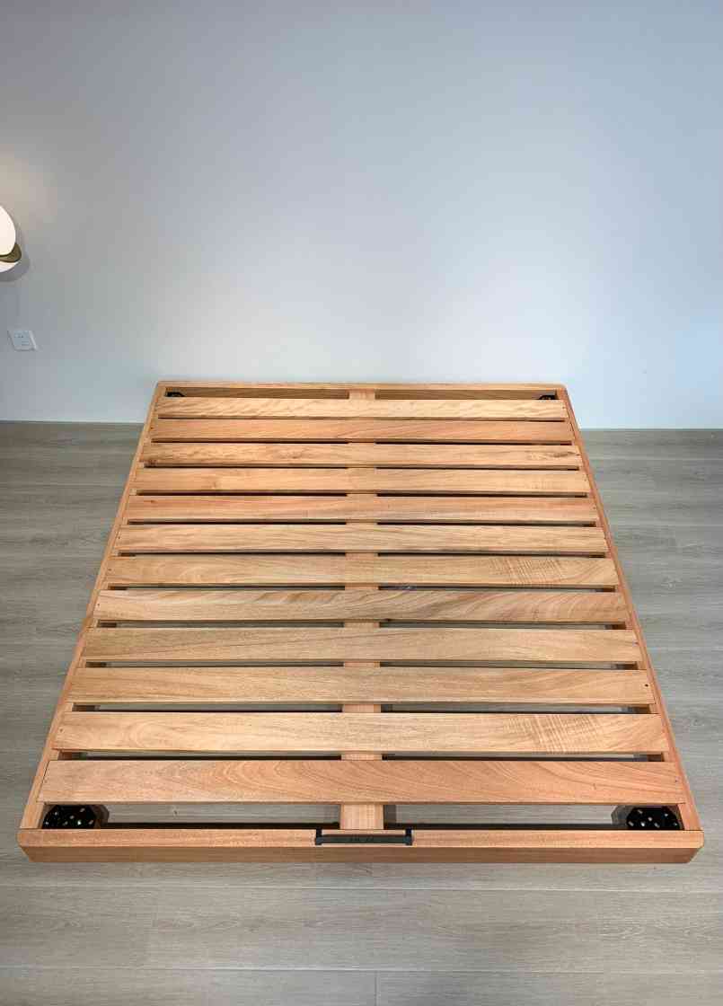 全胡桃木榻榻米 材质:胡桃木 颜色:原木色 备注:全胡桃木榻榻米,无贴皮,无辅材 擦拭木蜡油,自然纹理,安全环保,颜值高!(图3) 全胡桃木榻榻米 材质:胡桃木 颜色:原木色 备注:全胡桃木榻榻米,无贴皮,无辅材 擦拭木蜡油,自然纹理,安全环保,颜值高!(图3)